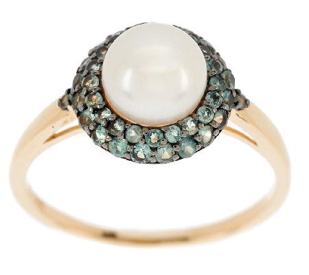 Pearl and Alexandrite together create a stunning piece of jewelry. Photo via http://ow.ly/NSvAN 