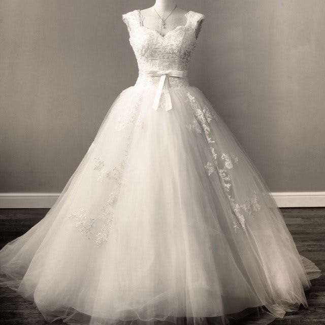 Photo via Flickr (weddingdress-factoryoutlet)