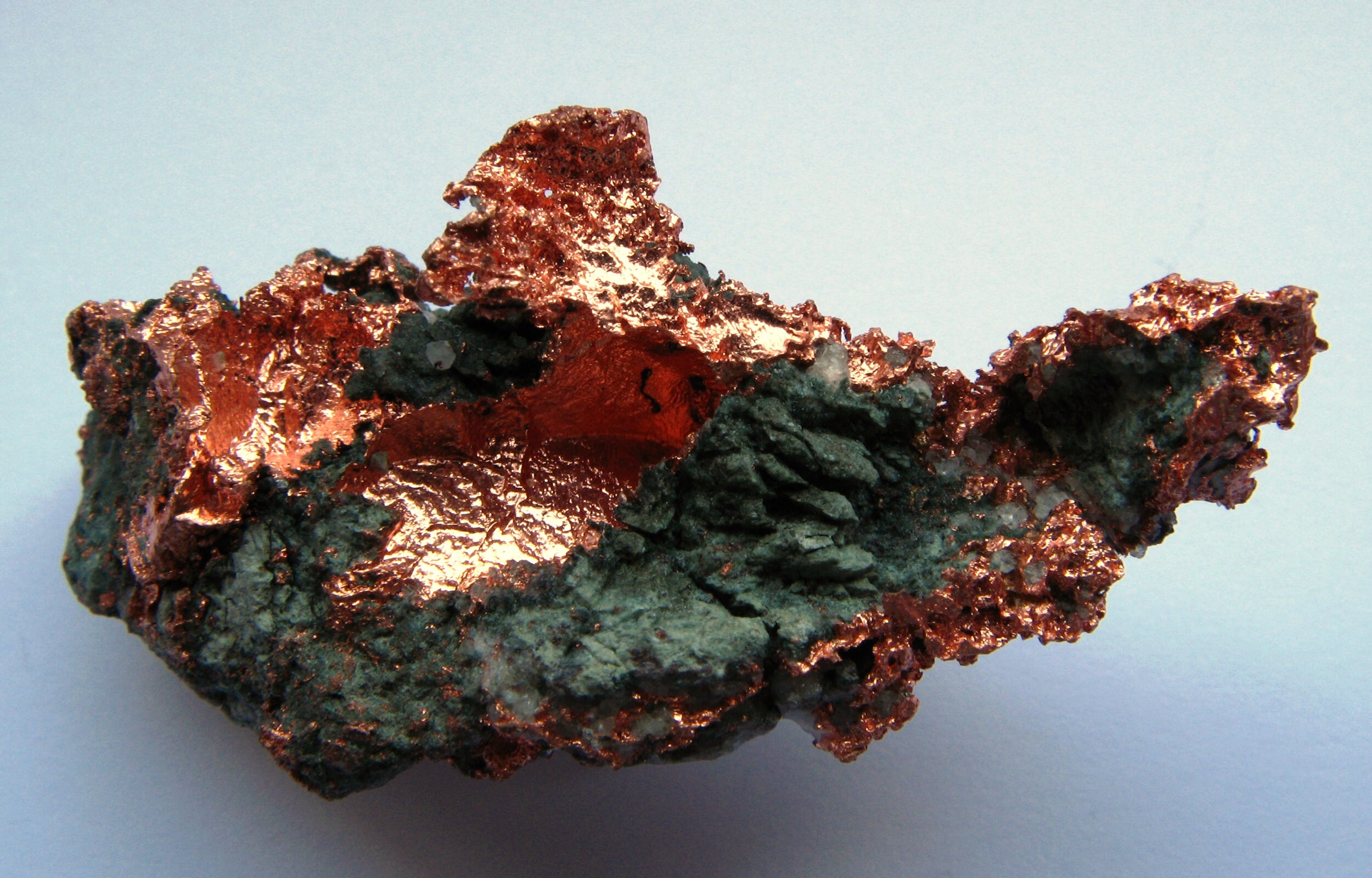Photo of copper mineral, via http://ow.ly/6TO7300iG8N