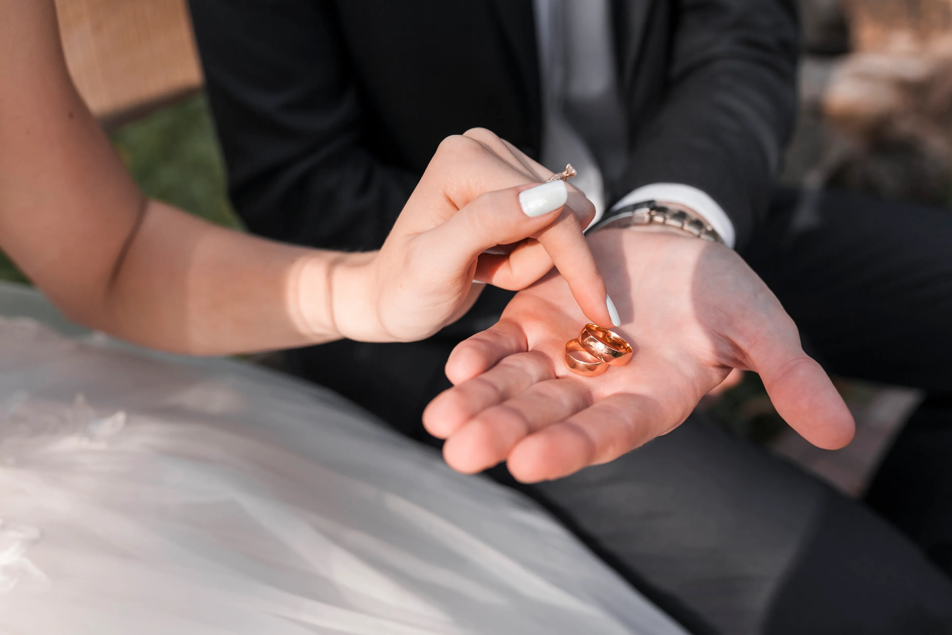 Comfort Fit Men’s Gold Wedding Bands: A Must-Have